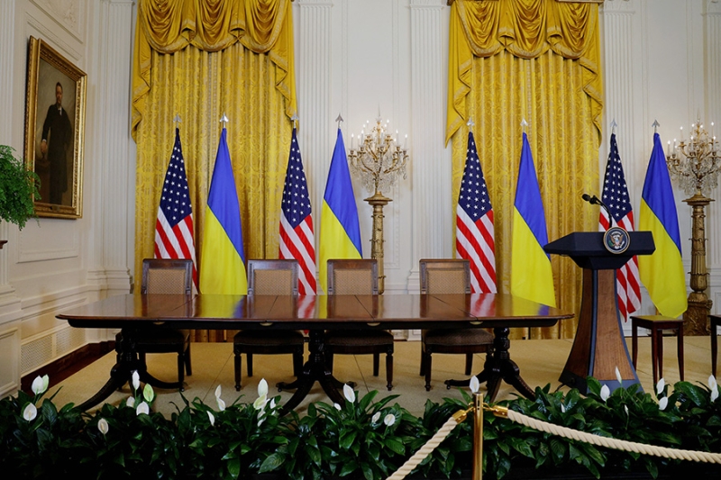 NYT сообщила об угрозе полной остановки помощи США Киеву