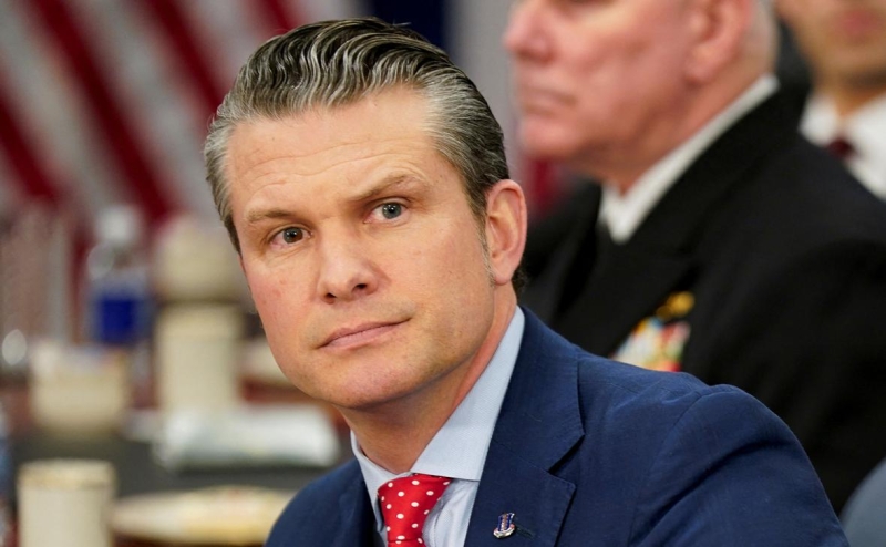 NYT узнала, что глава Пентагона выкладывал данные об ударах в чат с