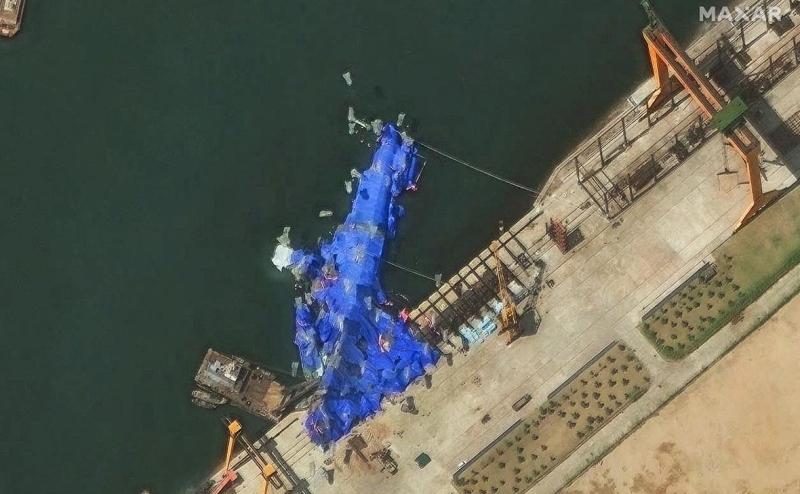 NYT узнала, как поднимали поврежденный эсминец КНДР