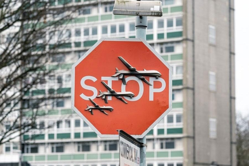 Обезьяны в парламенте, шредер и плакат в крови: 10 значимых работ