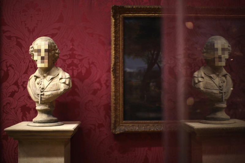 Обезьяны в парламенте, шредер и плакат в крови: 10 значимых работ