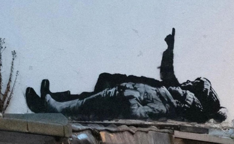 Обезьяны в парламенте, шредер и плакат в крови: 10 значимых работ