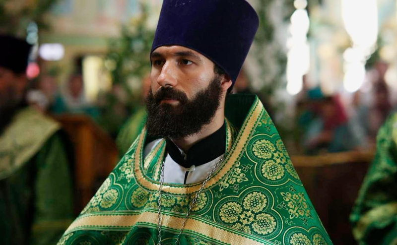 Обвиненный в домогательствах священник стал десантником-штурмовиком