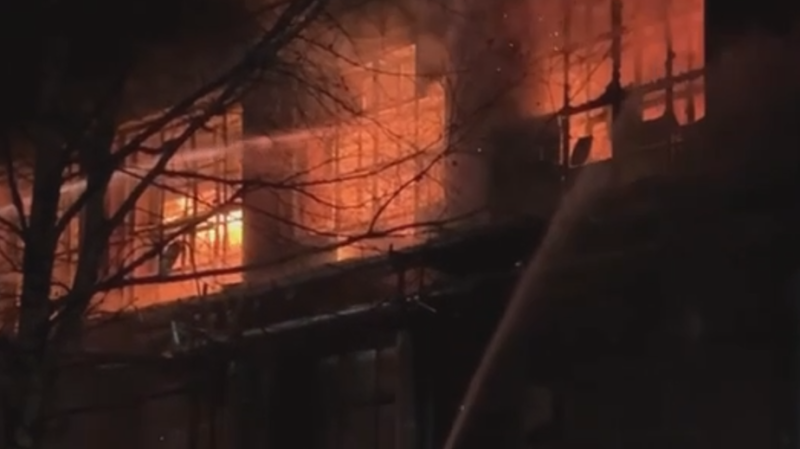 Очевидцы рассказали, как ломали двери и окна, чтобы покинуть