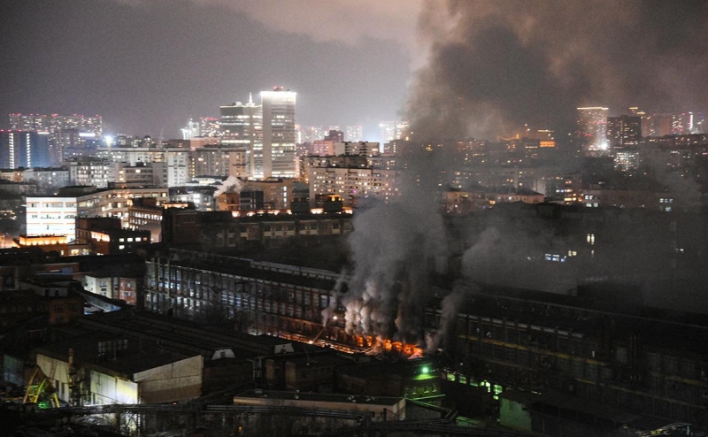 Очевидцы рассказали, как ломали двери и окна, чтобы покинуть