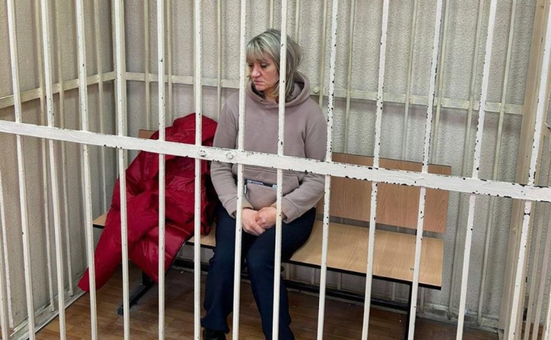 Охранница из брянской школы объяснила, почему не заметила ружье у