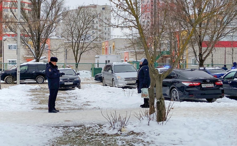 Охранница из брянской школы объяснила, почему не заметила ружье у