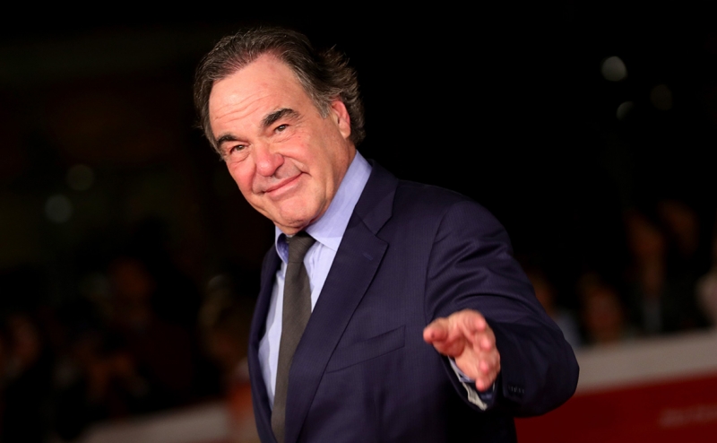 Оливер Стоун описал сценарий с провокацией с ядерным оружием в Донбассе