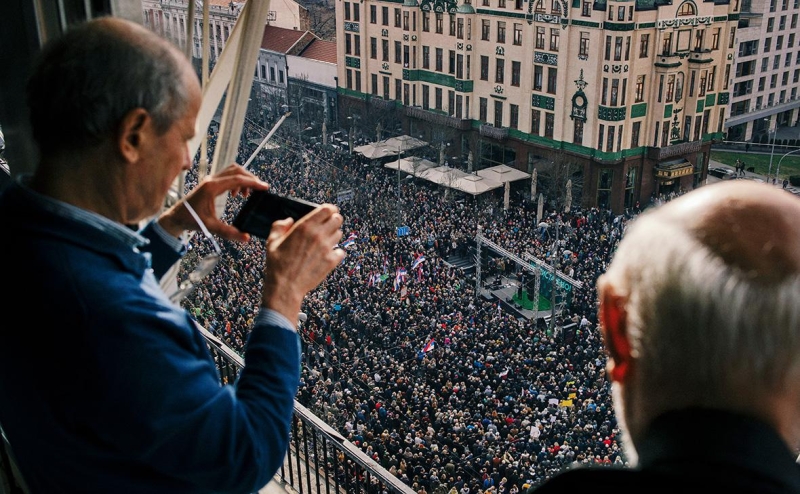 Оппозиция добилась перевыборов в Белграде после массовых протестов