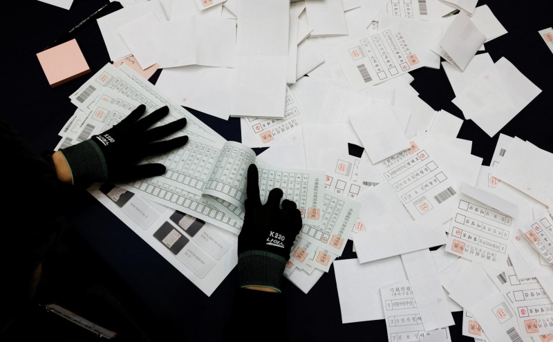 Оппозиция разгромила правящую партию на выборах в Южной Корее