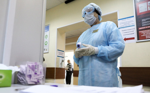 Опрос оценил страх жителей Москвы и Петербурга перед третьей волной CO