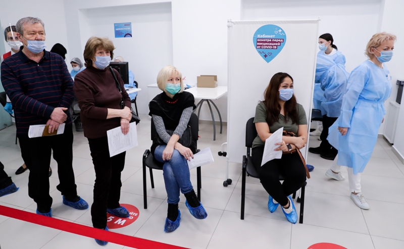 Опрос оценил страх жителей Москвы и Петербурга перед третьей волной CO