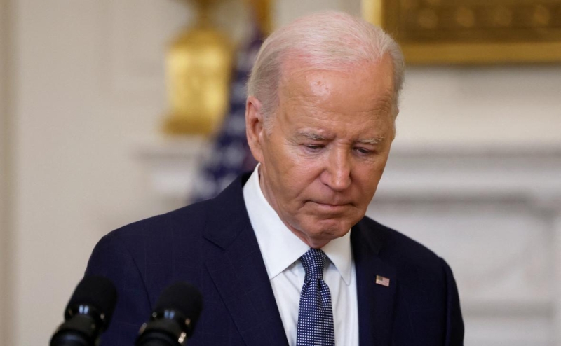 Опрос показал спад поддержки Байдена среди людей без высшего