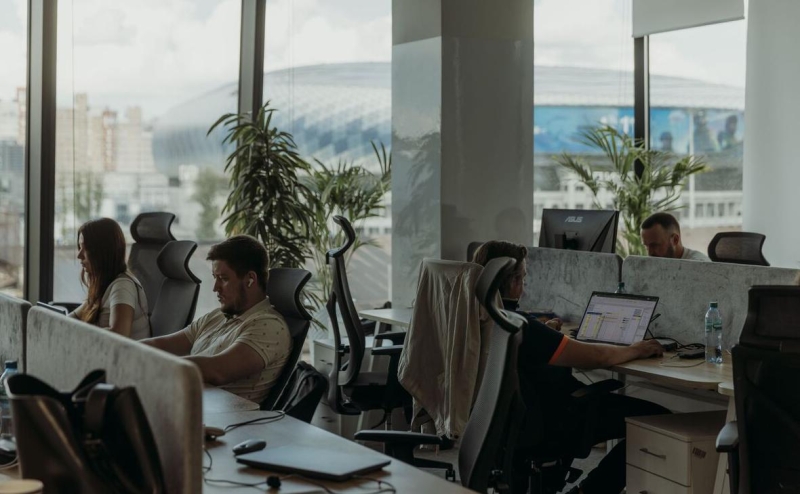 Опрос показал, в каких сферах россияне дольше работают в одной