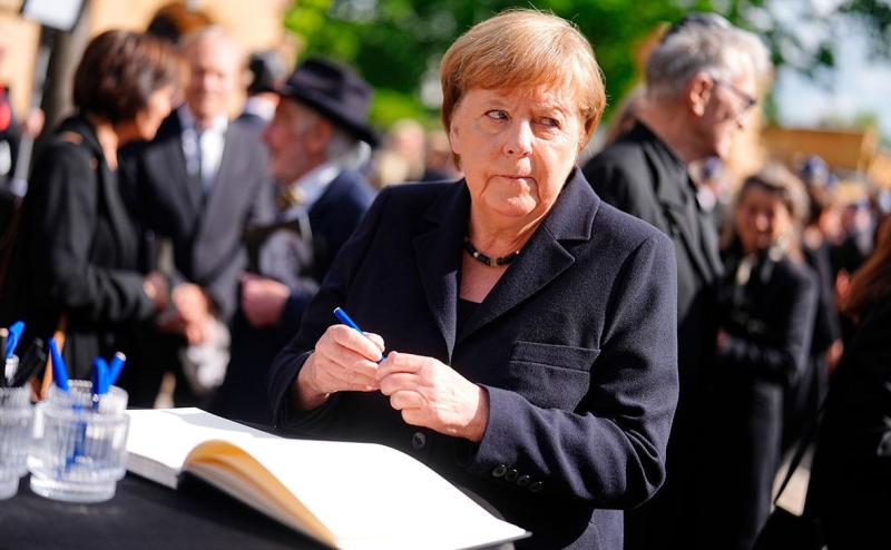 Орбан рассказал, что Меркель повышала на него голос «чаще, чем жена»