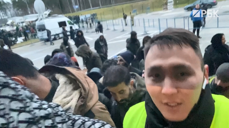 Остаемся зимовать: как мигранты живут на складе в Белоруссии