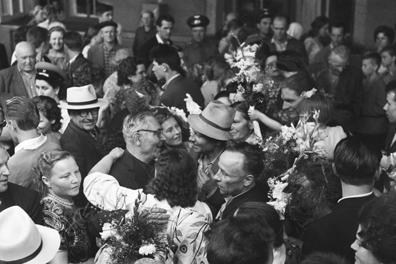 От семейных встреч до &laquo;Бессмертного полка&raquo;: 80 лет празднования 9 мая