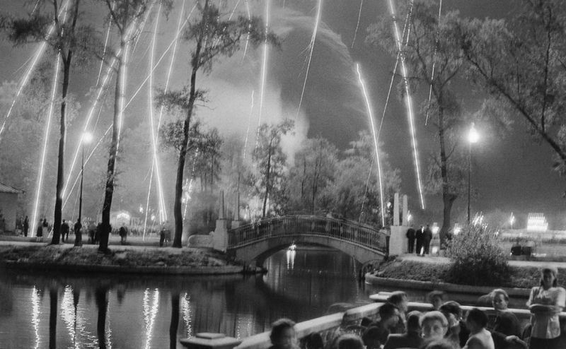 От семейных встреч до &laquo;Бессмертного полка&raquo;: 80 лет празднования 9 мая