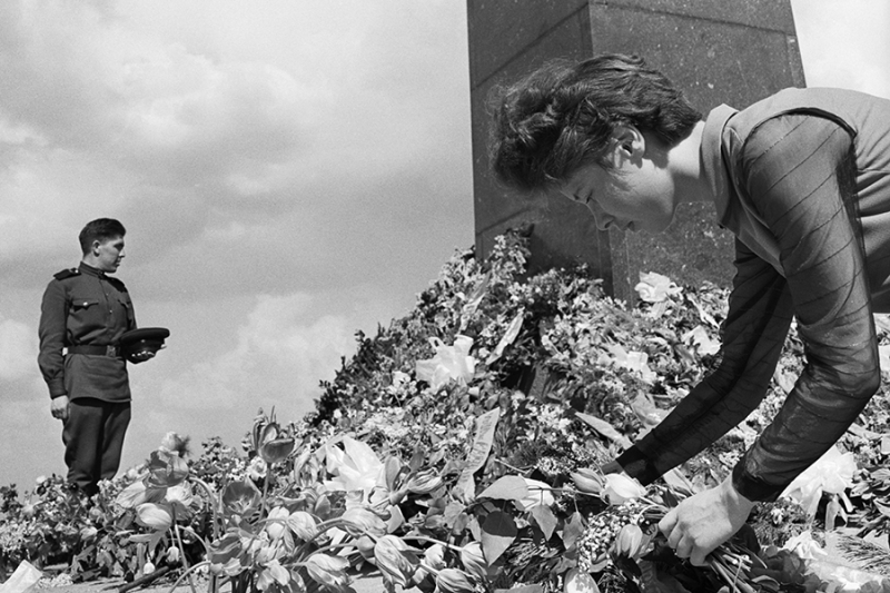 От семейных встреч до &laquo;Бессмертного полка&raquo;: 80 лет празднования 9 мая