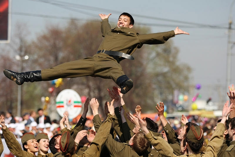 От семейных встреч до &laquo;Бессмертного полка&raquo;: 80 лет празднования 9 мая