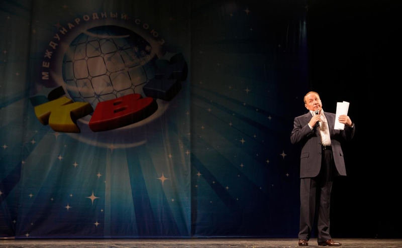 «От веселых вопросов до «планеты»: Как развивалась империя КВН