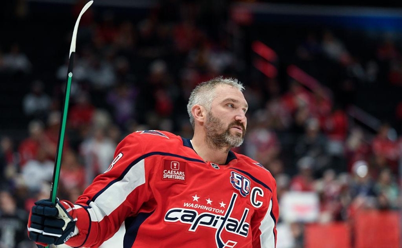 Овечкин побил рекорд Гретцки по голам за карьеру в НХЛ