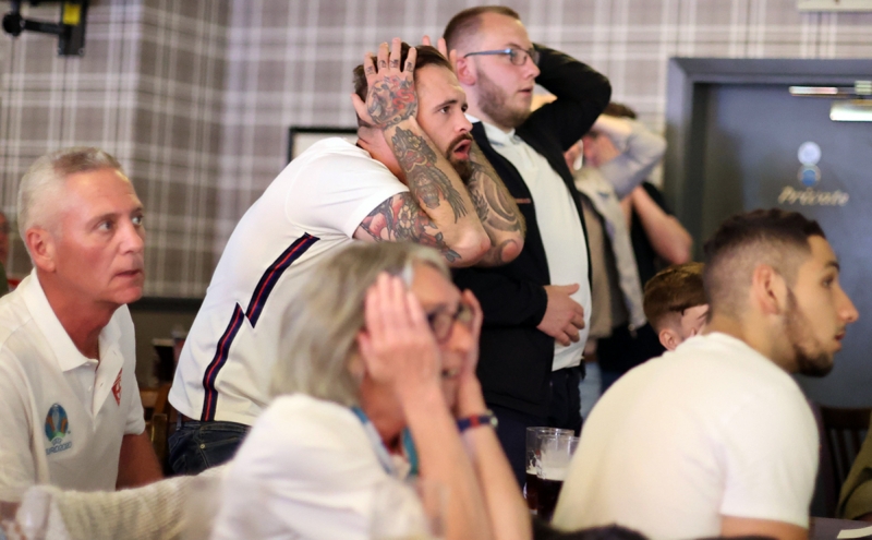 Пабы Британии допустили продажу 7,3 млн л пива в день финала Евро