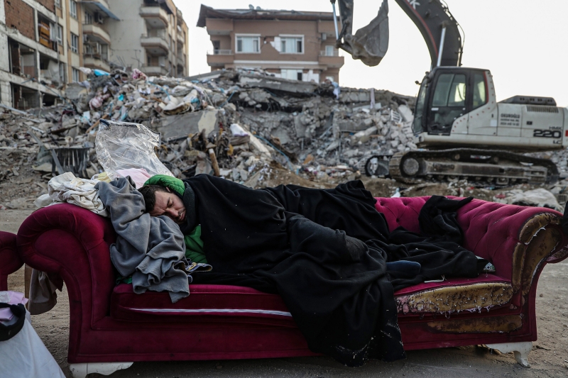 Память вещей: что находили среди обломков после землетрясения в Турции