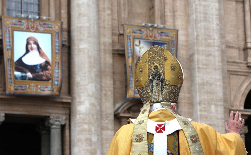 Папа римский: роль в католической церкви, история и символы власти