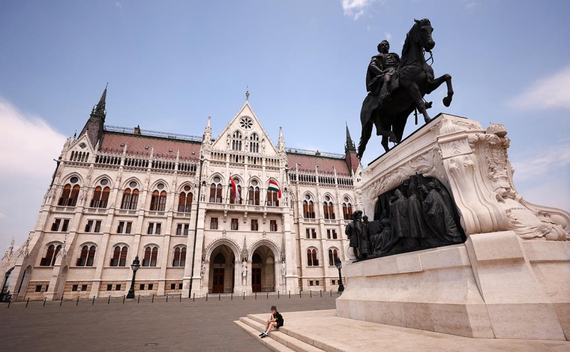 Парламент Венгрии одобрил выход из МУС