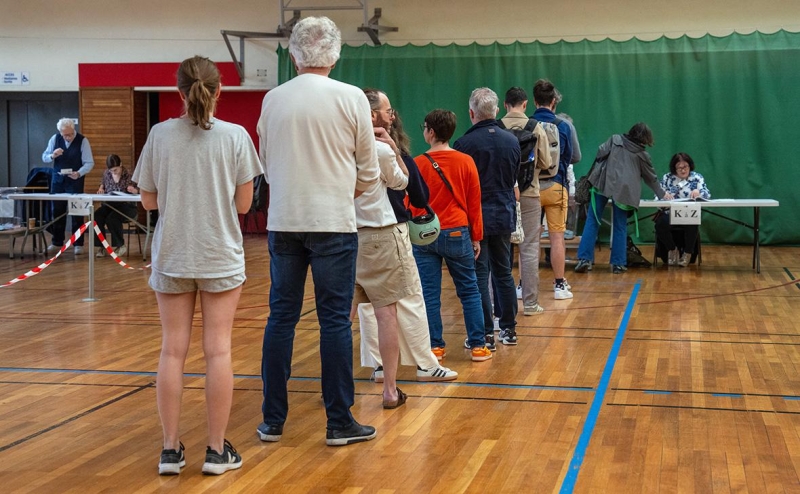 Партия Ле Пен уступила левым и альянсу Макрона во втором туре выборов