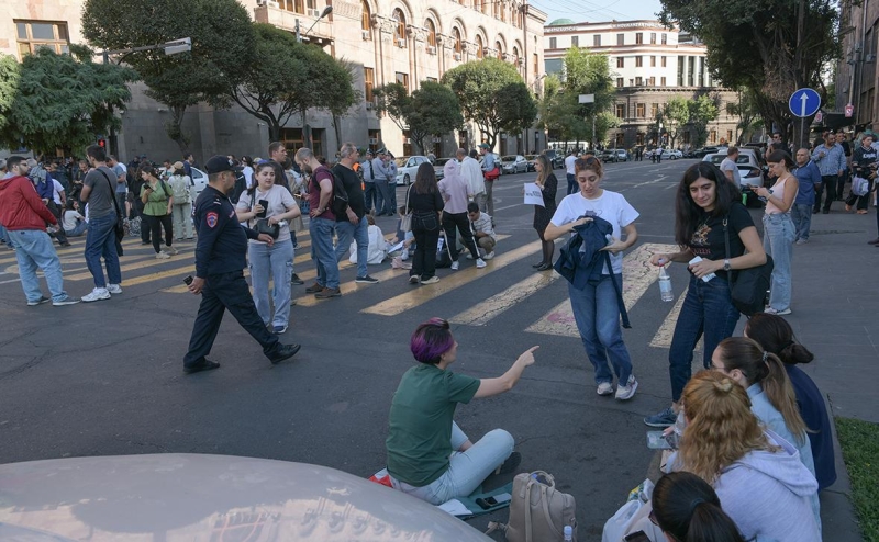 Пашинян пообещал &laquo;действовать жестко&raquo; в отношении митингующих в