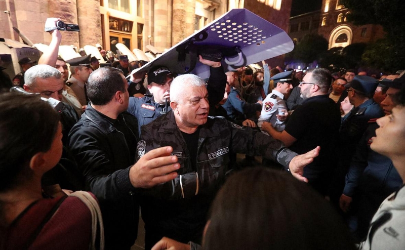 Пашинян пообещал &laquo;действовать жестко&raquo; в отношении митингующих в