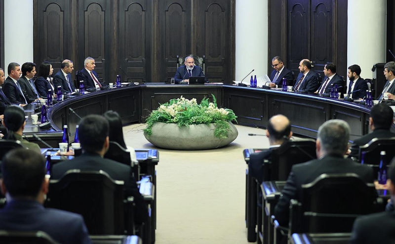 Пашинян призвал армян выбрать между независимостью и «покорной