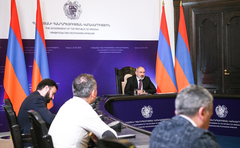 Пашинян заявил, что Ереван готов признать Карабах в составе