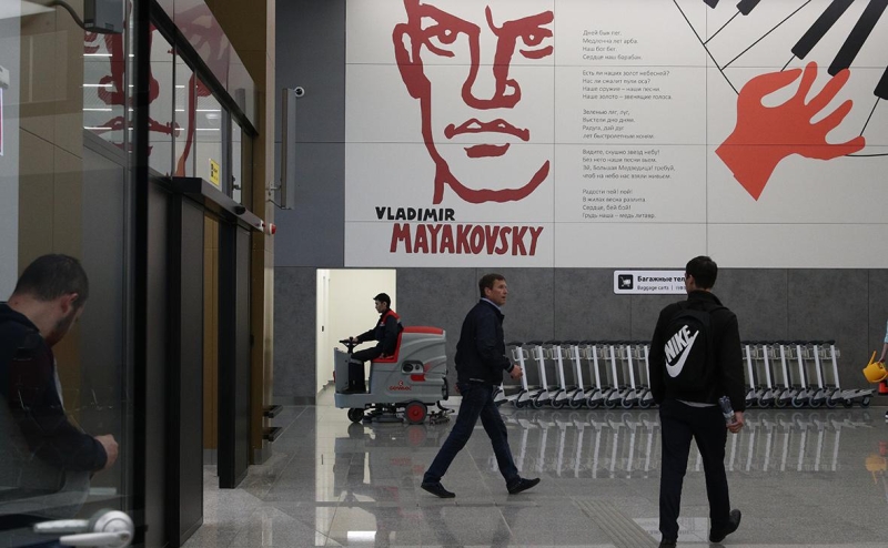 Пассажир следовавшего в Москву рейса напал на женщину и угрожал