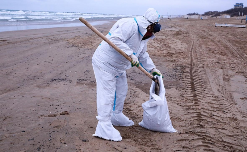 Переработчик заявил о невозможности вернуть замазученный песок на