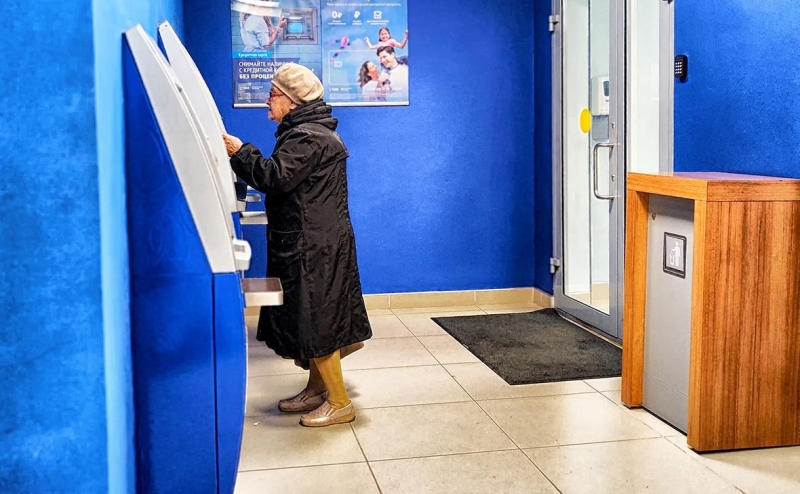 Переводы из России в соседние страны упали в 2024 году