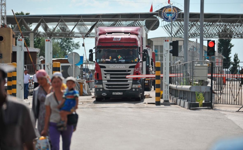 Перевозчики сообщили об ужесточении досмотров на границе с Казахстаном