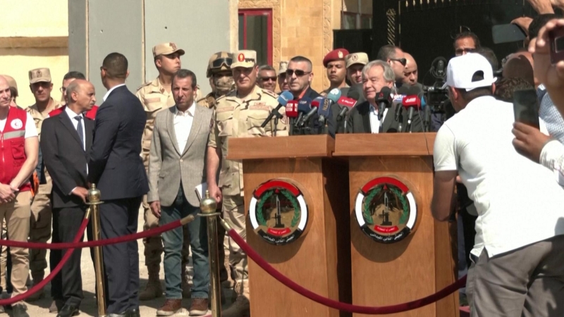 Первые грузовики с гуманитарной помощью проехали в сектор Газа из