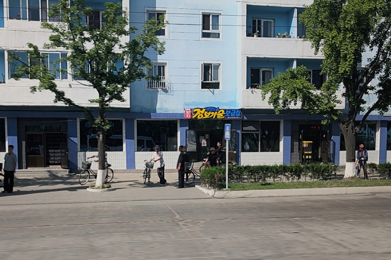 Первые туристы из России описали отдых на курорте в Северной Корее