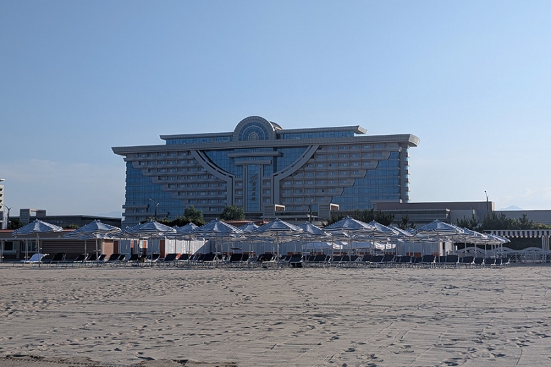 Первые туристы из России описали отдых на курорте в Северной Корее