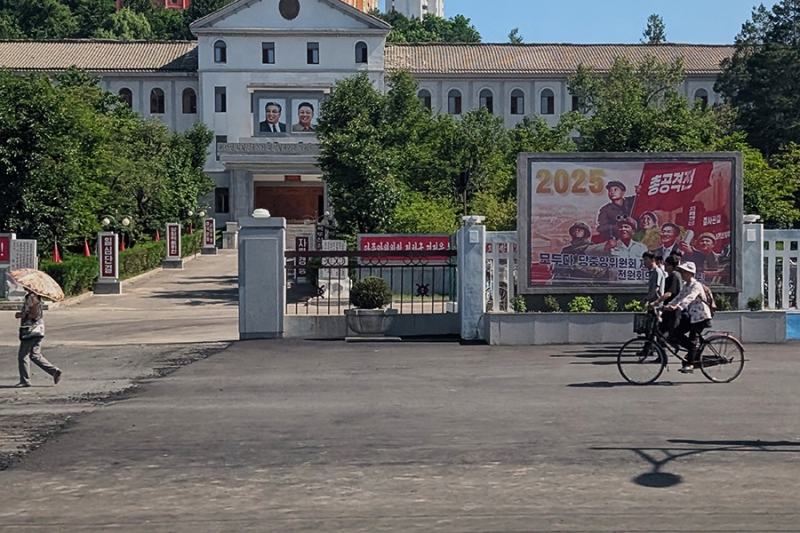 Первые туристы из России описали отдых на курорте в Северной Корее