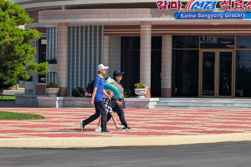 Первые туристы из России описали отдых на курорте в Северной Корее