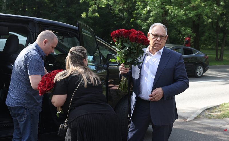 Песков объяснил отсутствие Путина на прощании со Старовойтом