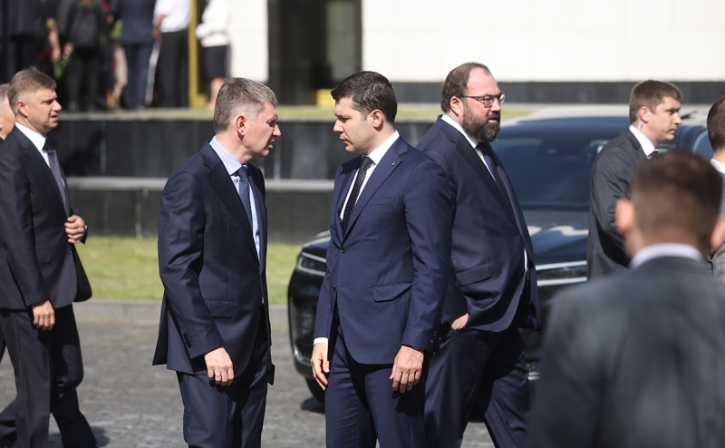 Песков объяснил отсутствие Путина на прощании со Старовойтом