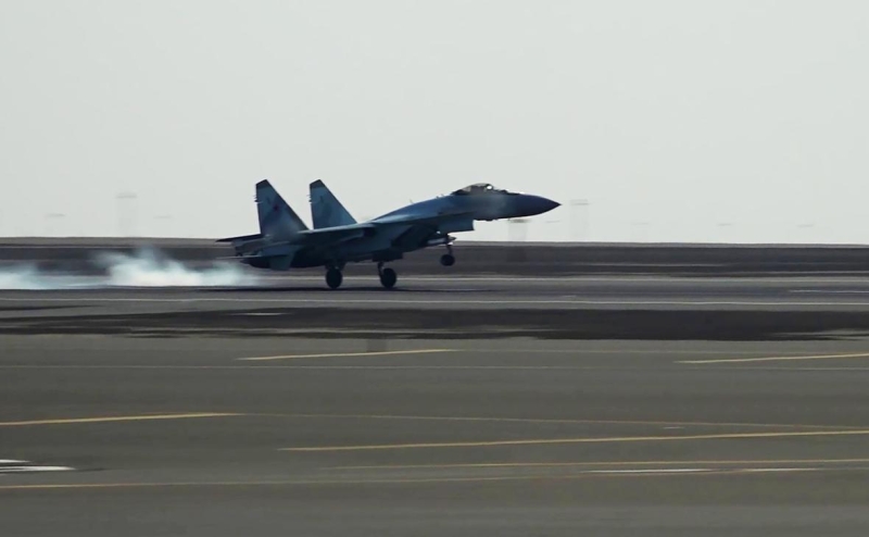 Песков объяснил сопровождение самолета Путина в «неспокойный регион»