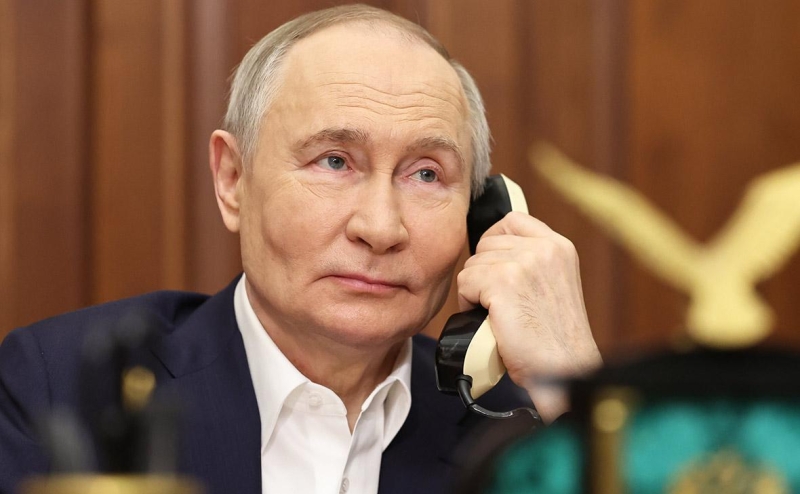 Песков сообщил, что Путин и Трамп ведут переговоры по телефону