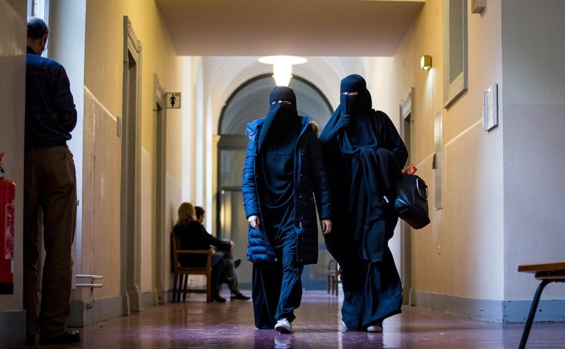 Песков заявил, что безопасность страны важнее ношения никабов