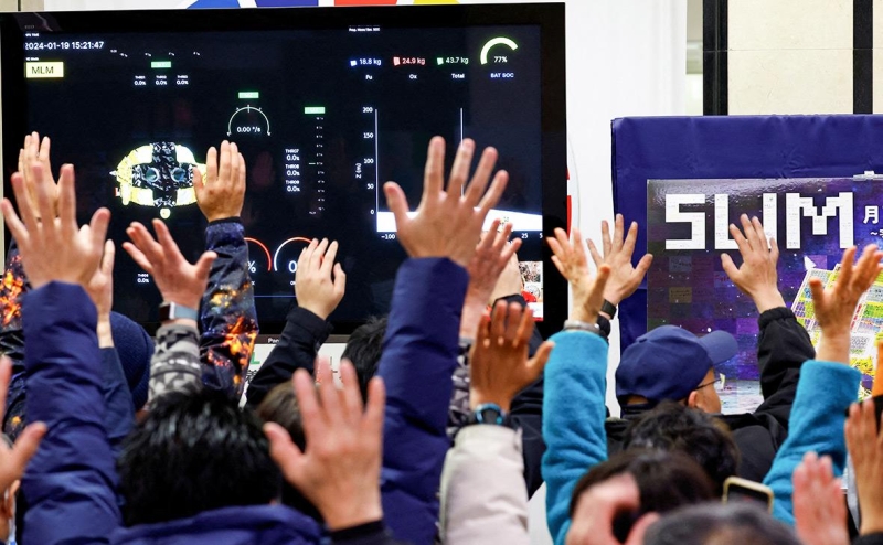 Пятая страна в мире посадила космический аппарат на Луну